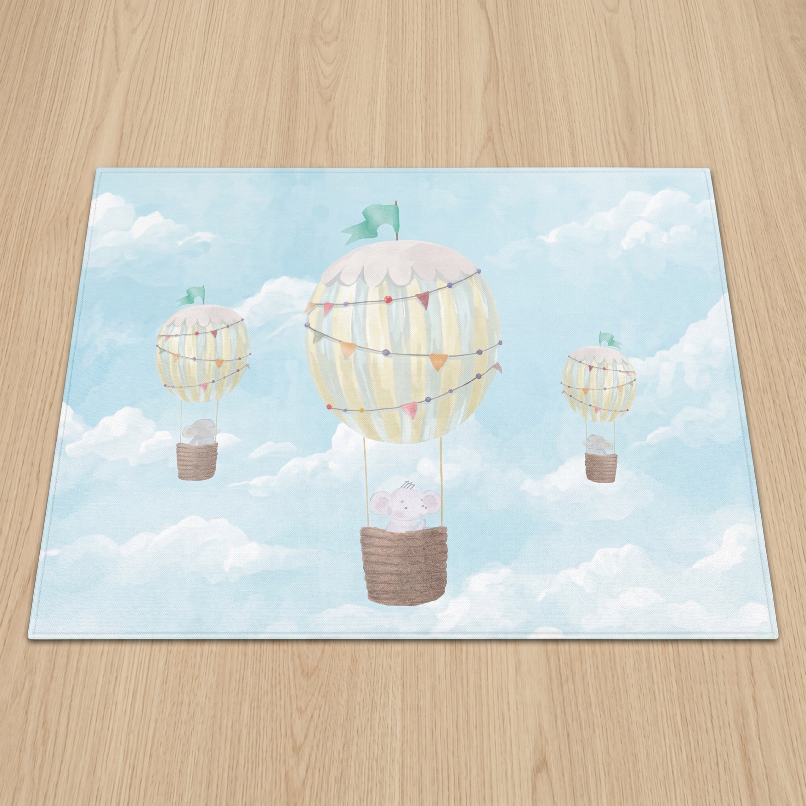 Upina Spielteppich Heißluftballon im Kinderzimmer – Frontperspektive