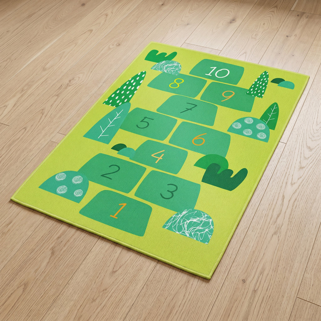 Upina Spielteppich Hopse-Spiel grün im Kinderzimmer – schräge Perspektive