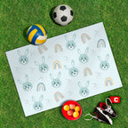 Spielplane Hase blau – Detailansicht des Motivs, abwischbar und robust