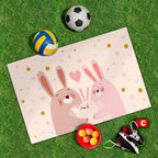 Spielplane Hase rosa – wetterfest und abwischbar für drinnen und draußen – Ansicht 2